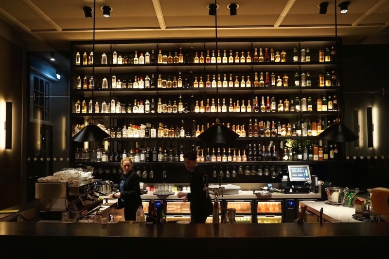 O Bar do Rijks é um restaurante romântico