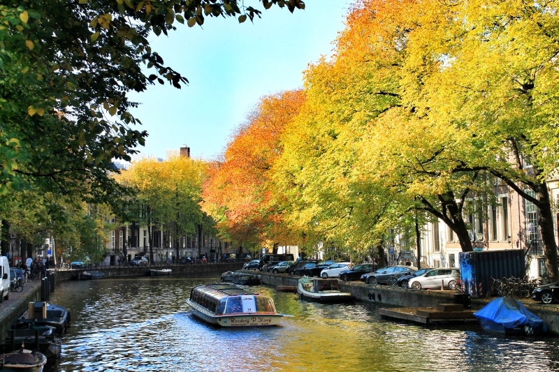 Passeios dirunos de barco nos canais de Amsterdam