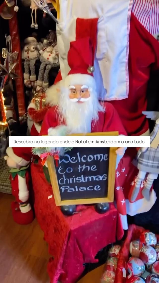 🎄Christmas Palace, no Mercado das Flores (Bloemenmarkt), é uma loja onde o Natal acontece o ano todo!  Lá, você encontra luzes, árvores, enfeites e muito mais. A decoração faz você sentir o clima natalino em qualquer época  Se você já está no espírito de Natal ou quer um enfeite especial de Amsterdam, vale a visita!  📍Endereço: Singel 508-510 
(é fácil de achar, bem em frente às lojas de flores)
•
•
•
#Amsterdam #Amsterdã #Amsterdão #Holanda #Holland #ConexãoAmsterdam #GuiaAmsterdam #GuiaHolanda #GuiaEmAmsterdam #PaisesBaixos #EuroTrip #BrasileirosNaHolanda